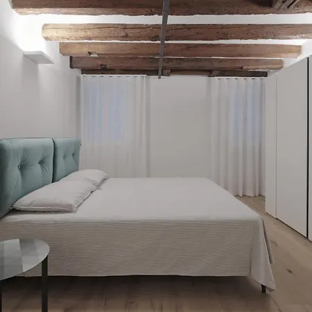 San Stae Glamour Apartmán *