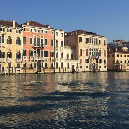 San Stae Glamour דירה