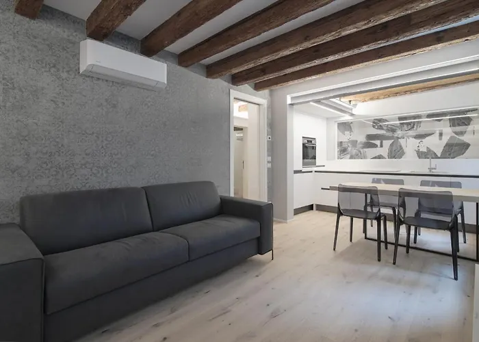 San Stae Glamour 公寓 *