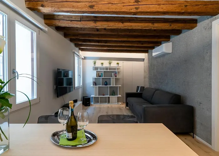 San Stae Glamour 公寓