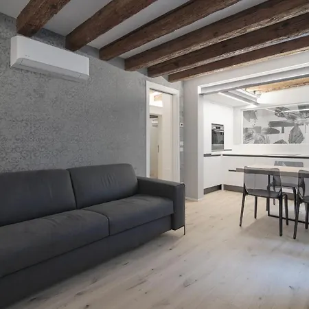 San Stae Glamour Apartman *